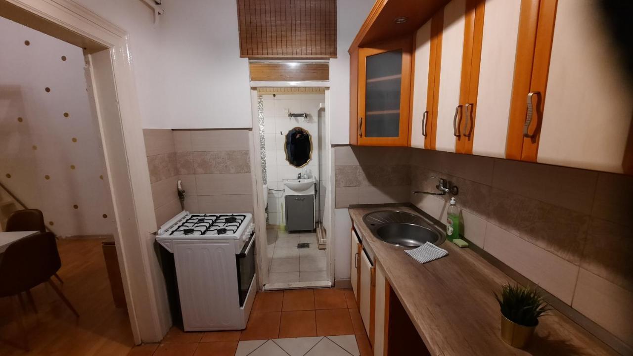 Lisa Apartment On The Famous Dohany Street Budapest Exterior photo